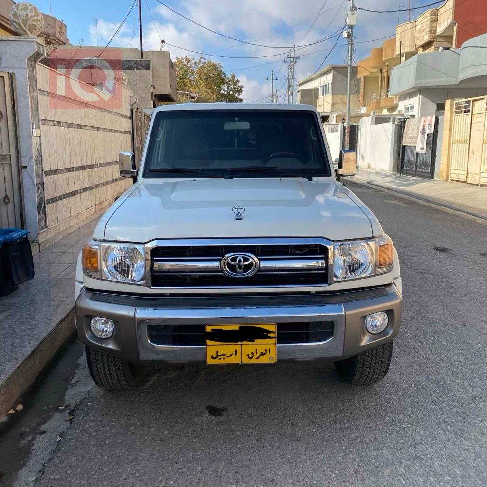 تويوتا لاند كروزر 70 بيك اب
